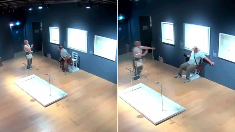 Homem quebra cadeira de cristal em museu e agora enfrenta processo judicial