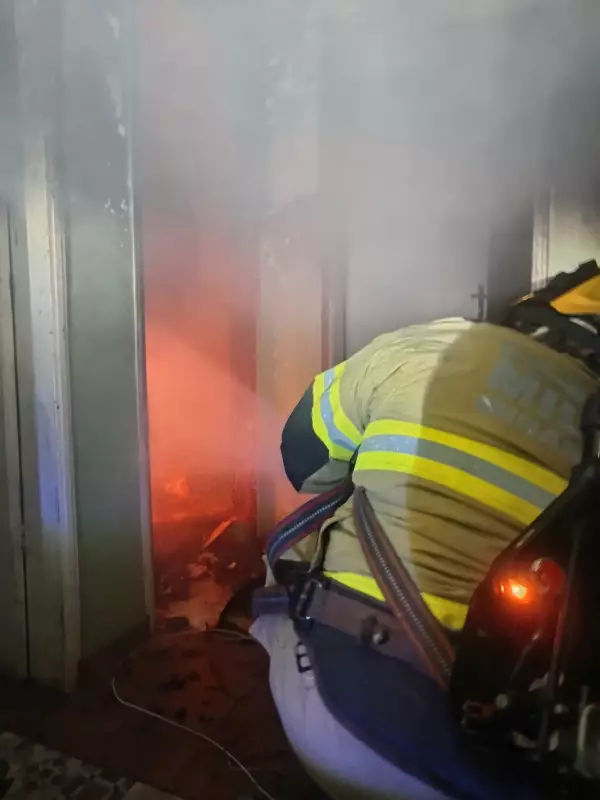 Homem sofre queimaduras graves em 76% do corpo após incêndio destruir casa em Bocaiuva