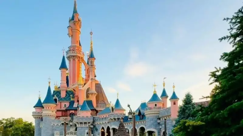 Homem tenta se casar com menina de 9 anos na Disneyland Paris e é preso — Caso choca visitantes