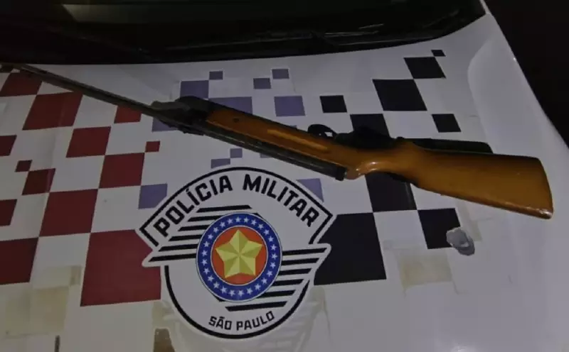Homem transporta espingarda em bicicleta e tem arma apreendida em Presidente Epitácio