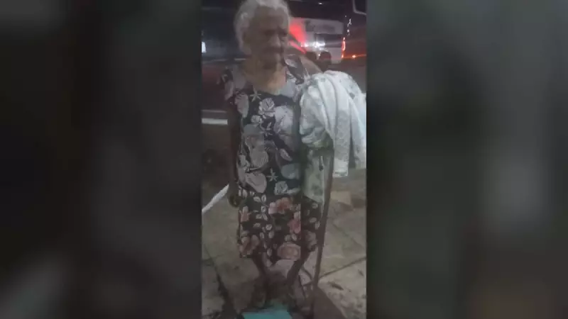 Idosa de 91 anos é obrigada a viajar em pé em ônibus para Goiás: indignação nas redes