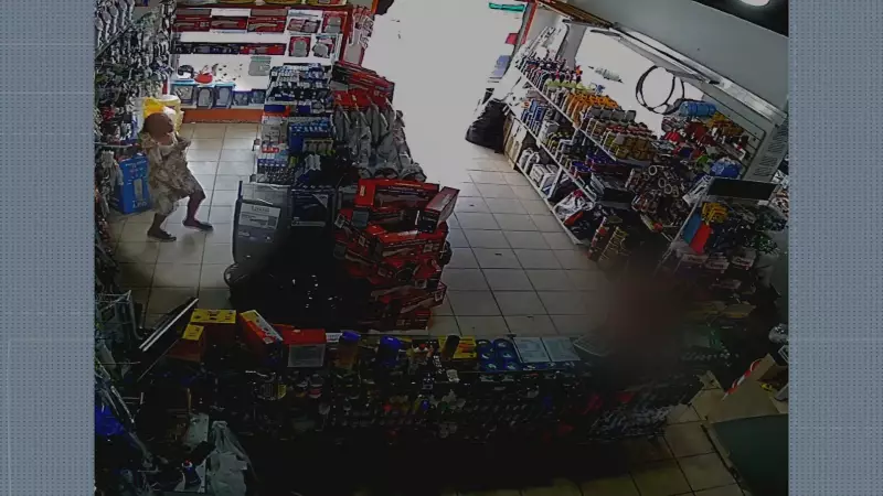 Idosa é flagrada furtando objetos escondidos sob o vestido e confessa crime à polícia em MG