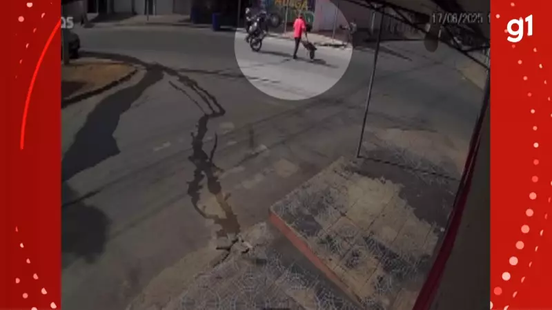 Idoso é atropelado por motociclista que empinava moto em Montes Claros; veja o vídeo