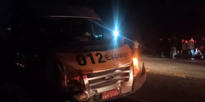 Idoso morre em acidente com van escolar na Grande Curitiba: tragédia no trânsito