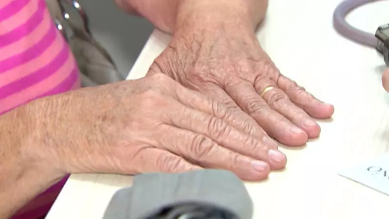 Idosos sofrem mais violência em casa do que com golpes virtuais: entenda os riscos