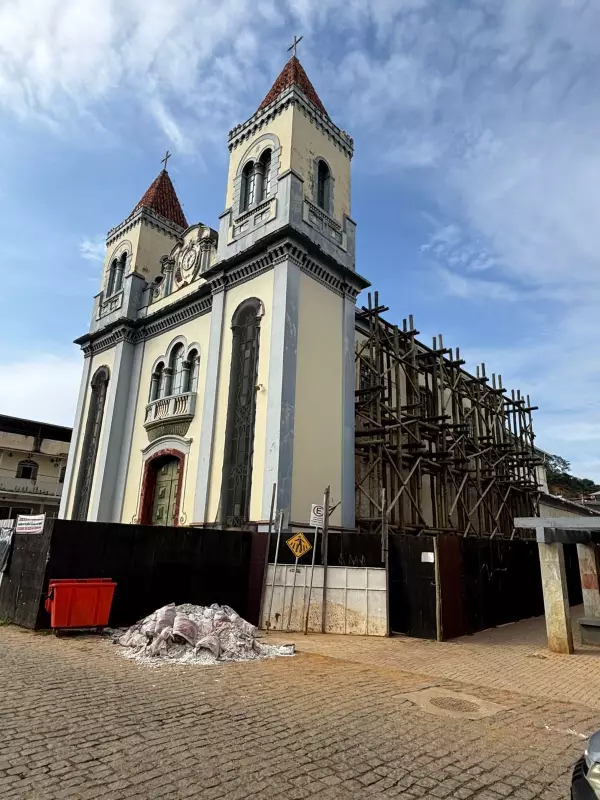 Igreja tombada em Mariana continua fechada há 8 anos devido a danos causados por rompimento de barragem da Samarco