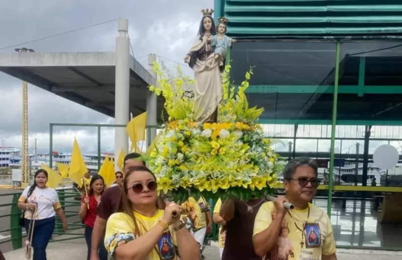 Imagem de Nossa Senhora do Carmo inicia peregrinação emocionante por Manaus
