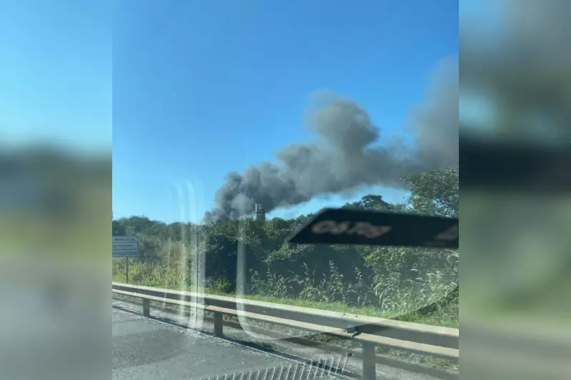 Incêndio de grandes proporções atinge empresa em Sorocaba e mobiliza bombeiros