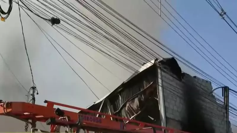 Incêndio de grandes proporções destrói borracharia e afeta casas na Grande BH