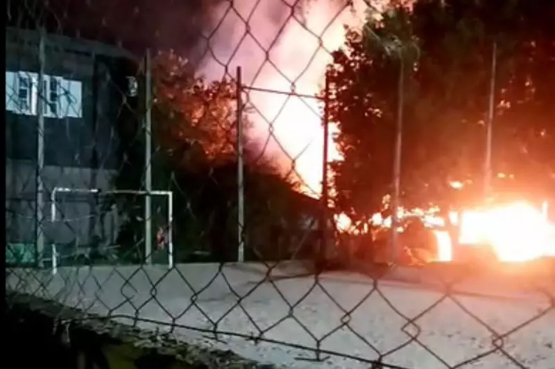 Incêndio destrói casa em Chapecó, mas mãe, filha e dois cães escapam ilesos