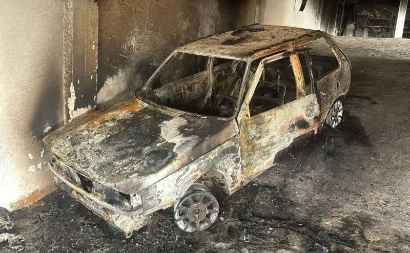 Incêndio em carro obriga moradores a evacuarem prédio no Alto dos Passos, Juiz de Fora