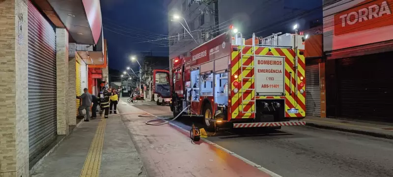 Incêndio em pastelaria em Caraguatatuba é controlado pelos bombeiros