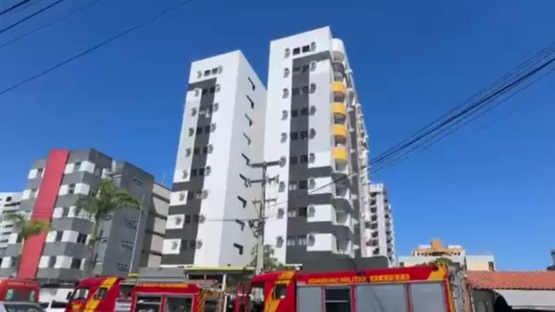 Incêndio em prédio de Maceió assusta moradores da Ponta Verde