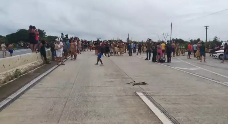 Indígenas bloqueiam BR-101 em Mamanguape: protesto exige direitos e atenção do governo
