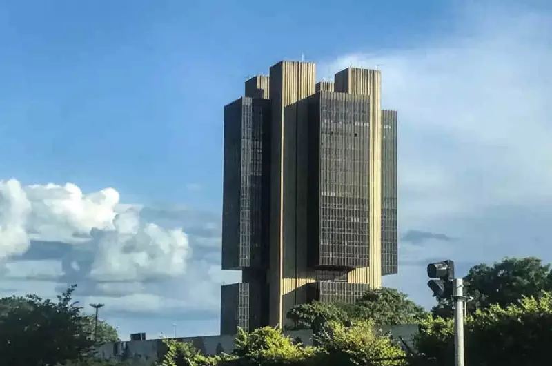 Inflação em queda e PIB em alta: mercado revisa projeções para 2025 e 2026