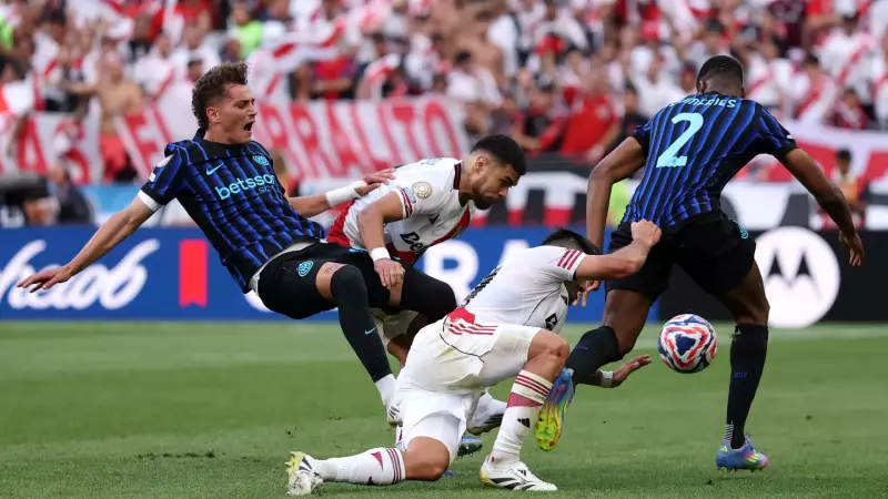 Inter x River termina em confusão generalizada e jogador argentino precisa ser contido no campo