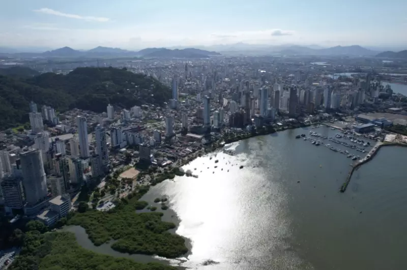 Itajaí celebra aniversário com inaugurações, bolo gigante e casamento coletivo