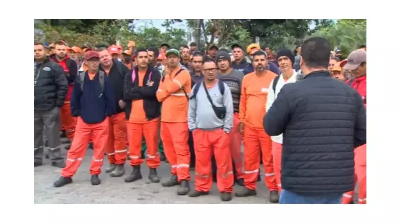 Jacareí em crise: funcionários da coleta de lixo fazem assembleia após demissões em massa