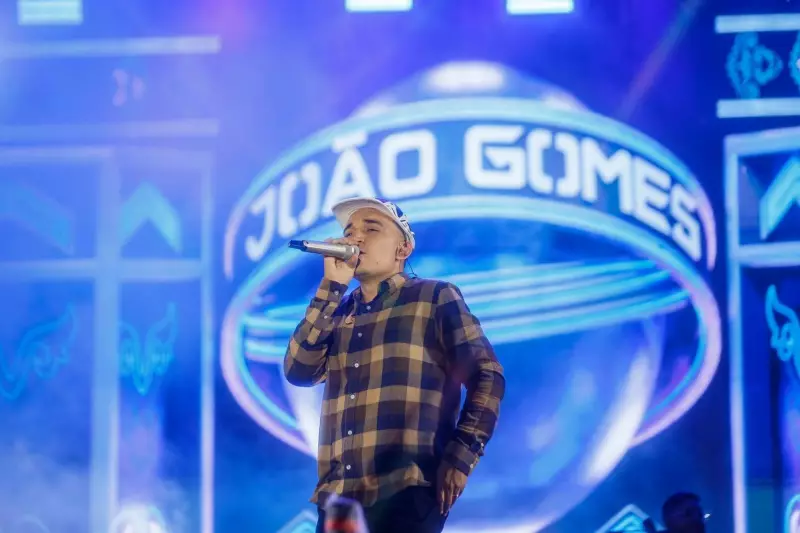 João Gomes aborda direitos autorais em show em Sergipe: 'Tem que ser humilde e falar com o dono'