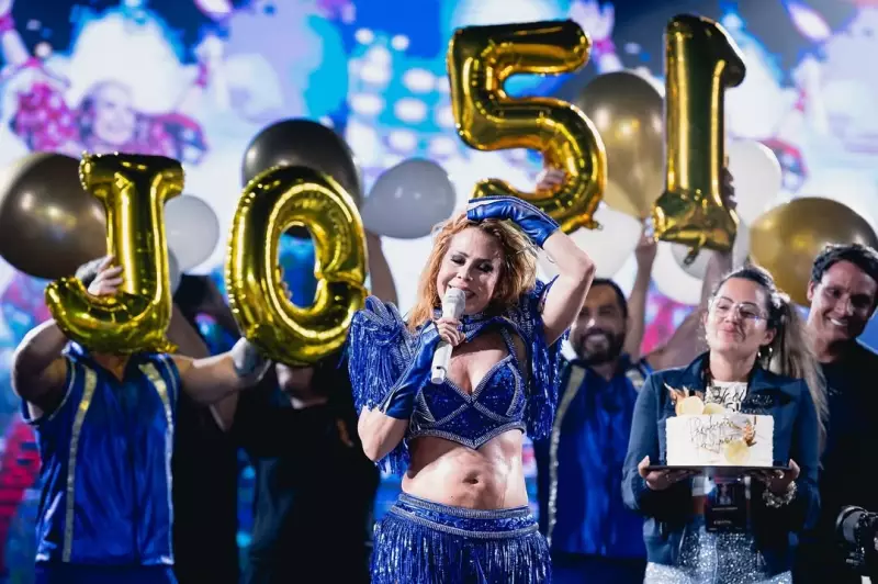 Joelma é homenageada e comemora aniversário em grande estilo no São João da Bahia