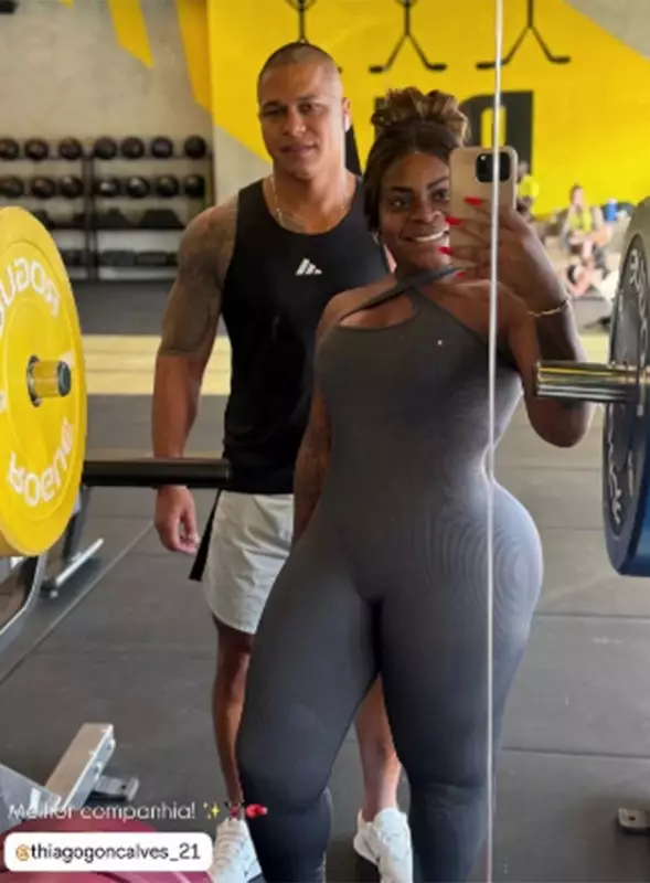 Jojo Todynho exibe cinturinha fina em treino com namorado: look ousado chama atenção