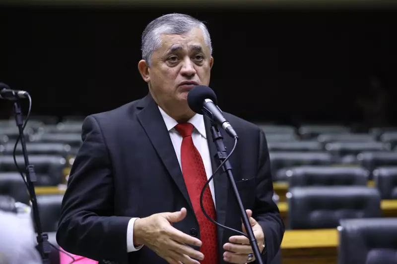 José Guimarães faz declaração polêmica sobre política brasileira