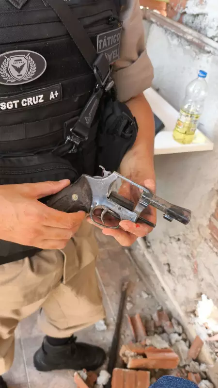 Jovem é preso por manter ex-companheira e filha de 3 anos em cárcere privado em Governador Valadares
