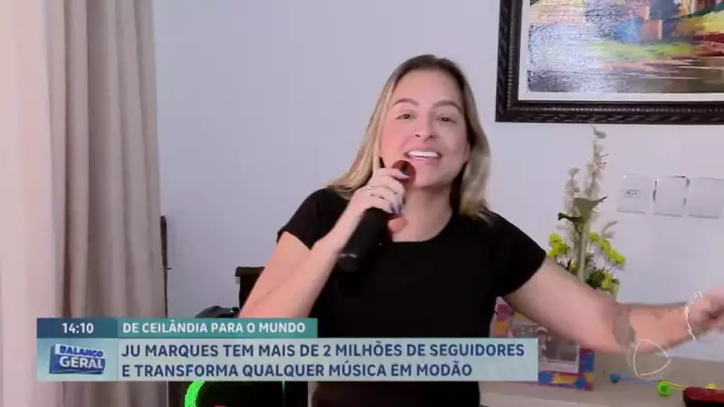 Ju Marques: Cantora de rua do DF vira sensação com releituras criativas e conquista milhões