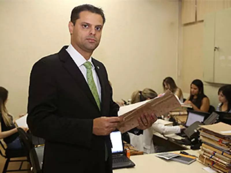 Juiz que liberou homem que destruiu relógio histórico em 1981 será investigado pelo TJMG