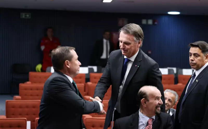 Julgamento no STF: Imagens de Bolsonaro e réus revelam tensão e expectativa