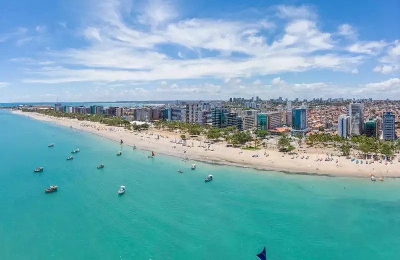 Justiça Federal exige adequação ambiental de barraca na Praia de Pajuçara em Maceió