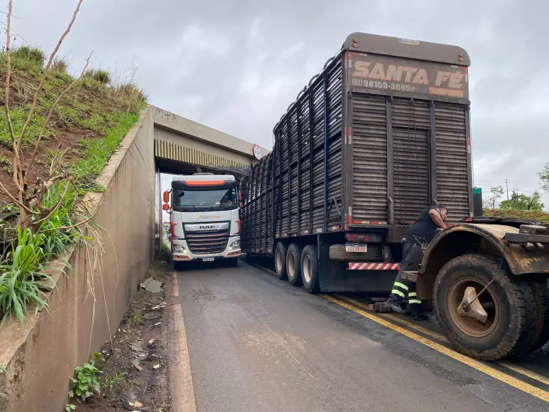 Justiça mantém obrigação para FCA adequar pontilhão ferroviário em Uberlândia