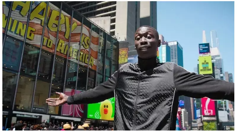 Khaby Lame, estrela do TikTok, é detido nos EUA por questões de imigração