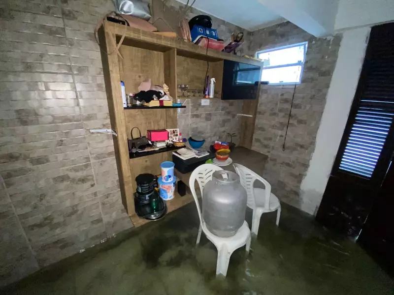 Lagoa transborda em Natal: água invade casas e causa transtornos na Zona Oeste