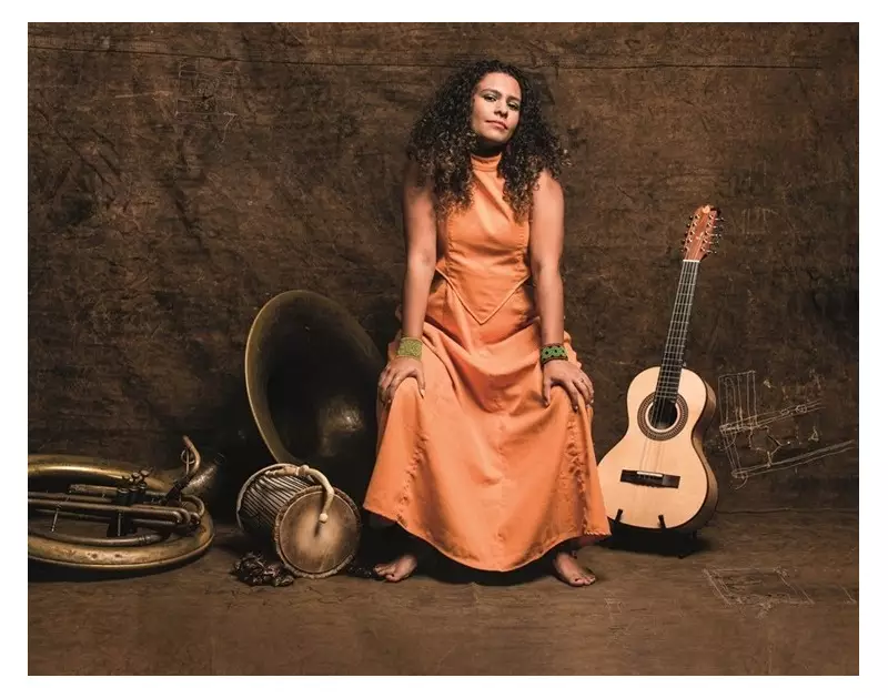 Laís de Assis homenageia Inezita Barroso com tributo emocionante à música nordestina em Presidente Prudente