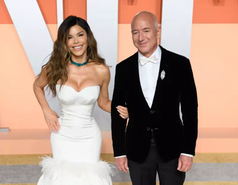 Lauren Sanchez brilha com vestido de noiva e anel poderoso no casamento com Jeff Bezos
