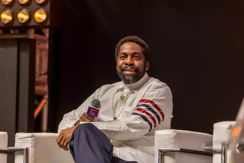 Lázaro Ramos destaca poder da literatura afrocentrada na autoestima em evento na Bienal
