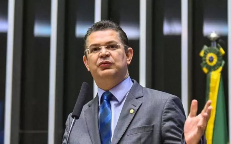 Líder do PL atribui baixa adesão em ato de Bolsonaro a jogo do Flamengo e fim do mês