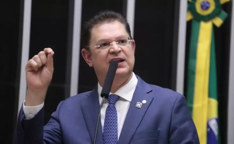 Líder do PL mobiliza apoio para PEC que restringe atuação de partidos no STF