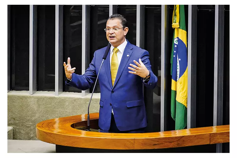 Líder do PL rebate críticas de Motta e defende cumprimento da Constituição