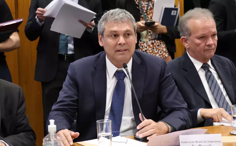 Lindbergh Farias, líder do PT, presta depoimento em inquérito sobre Eduardo Bolsonaro