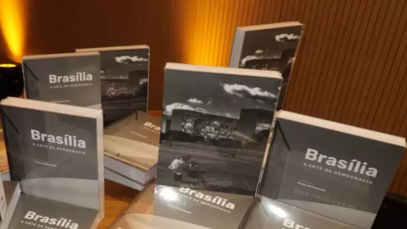 Livro celebra 65 anos de Brasília como símbolo de história e democracia no RJ