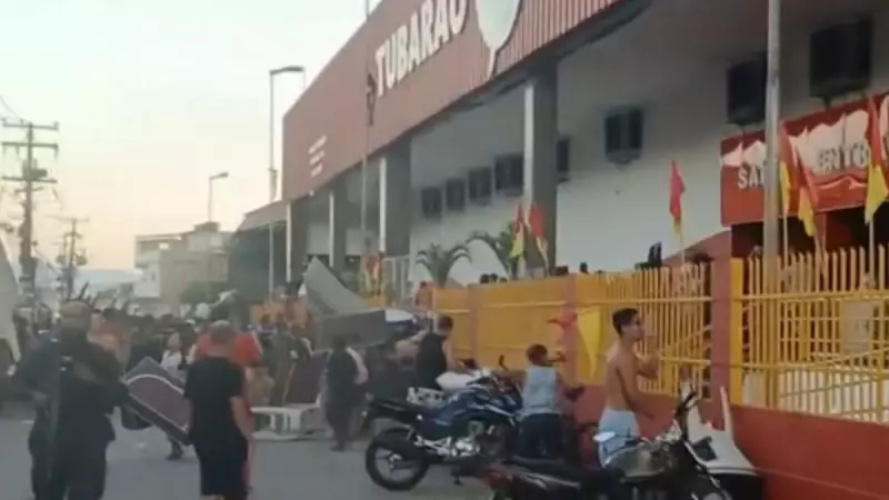 Loja de departamentos é saqueada durante incêndio em Duque de Caxias — veja imagens chocantes