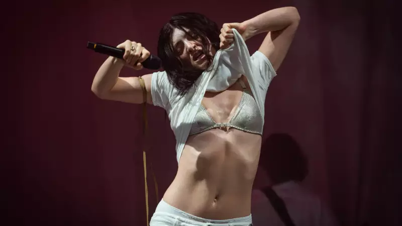 Lorde surpreende com potência vocal e supera falhas em novo álbum 'Virgin'