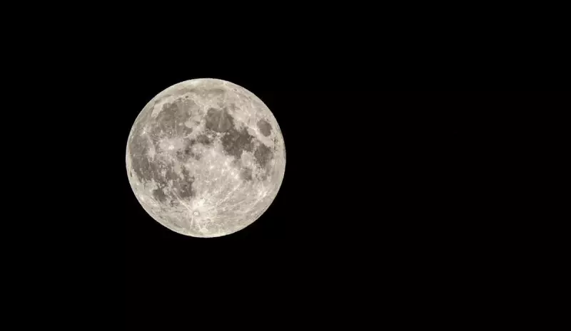 Lua de Morango: Fenômeno encantou o céu nesta madrugada — saiba o significado por trás do nome