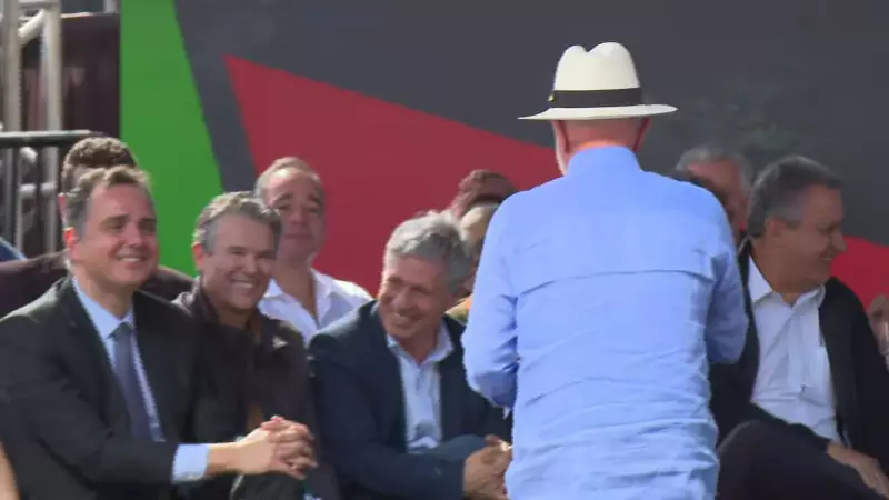 Lula aponta Pacheco como futuro governador de Minas Gerais em evento