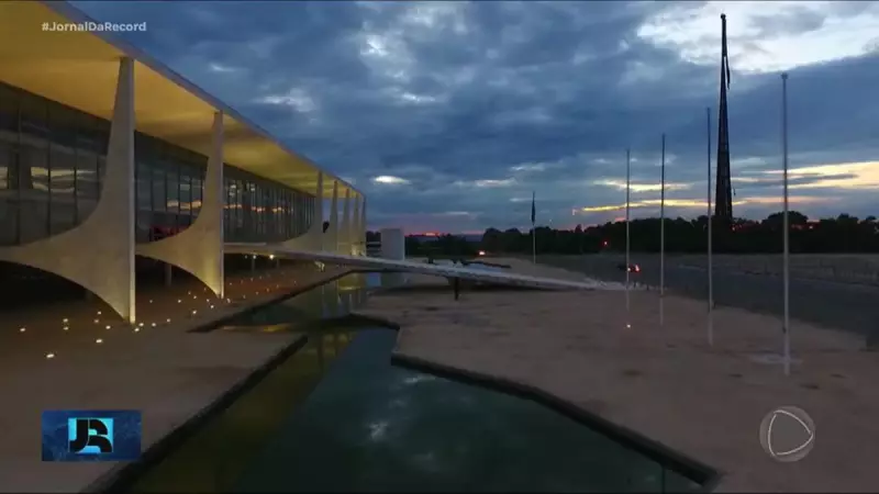 Lula busca acordo com Hugo Motta sobre pacote fiscal e cobrança do IOF