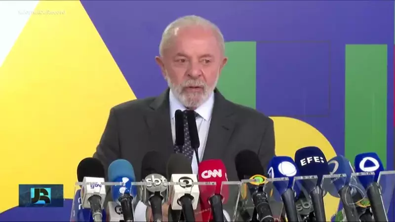 Lula defende regulamentação das redes sociais e faz balanço do governo antes de viagem à França