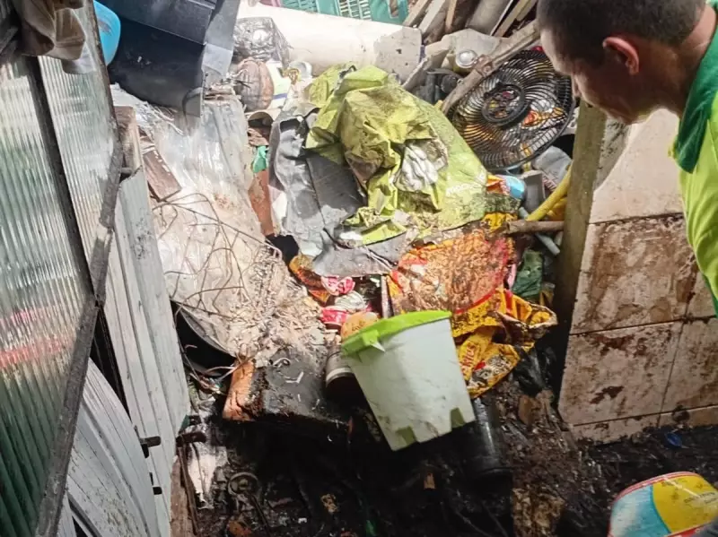 Maceió: 4 toneladas de lixo retiradas de casa de acumulador em operação de limpeza