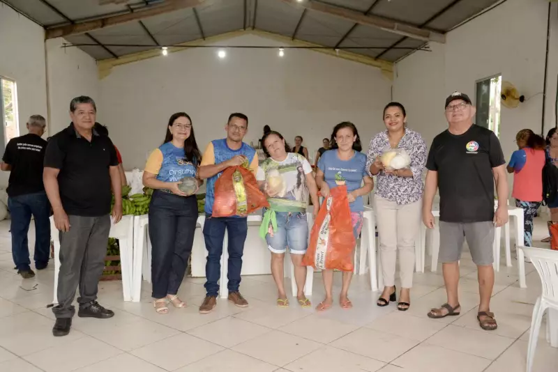 Mais de 400 famílias em Santarém recebem kits de alimentos do PAA